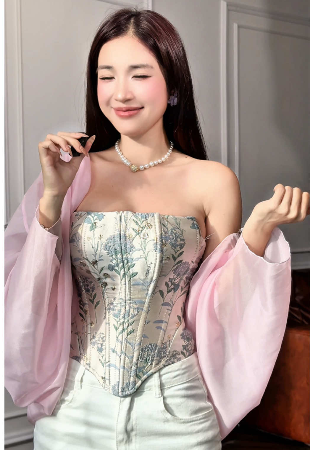 @B&eacute; Hồng L&ecirc;