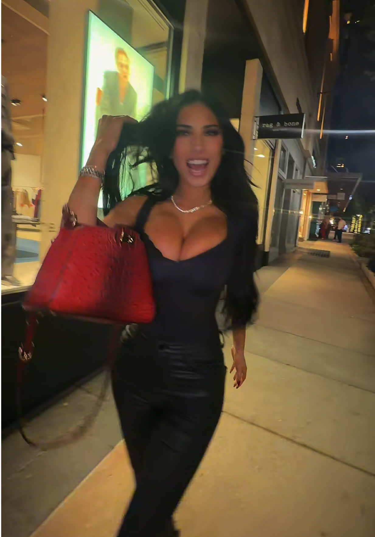 @Elle B