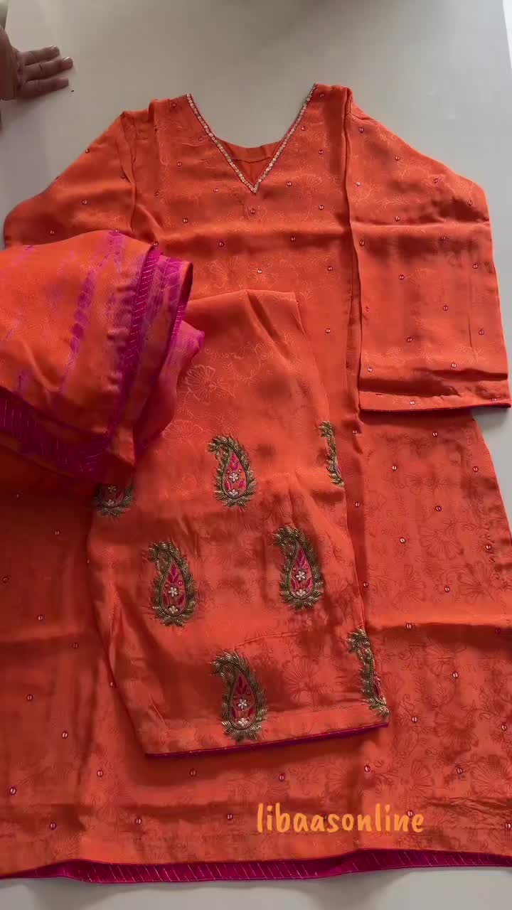 @ਲਿਬਾਸ by ਕੌਰ