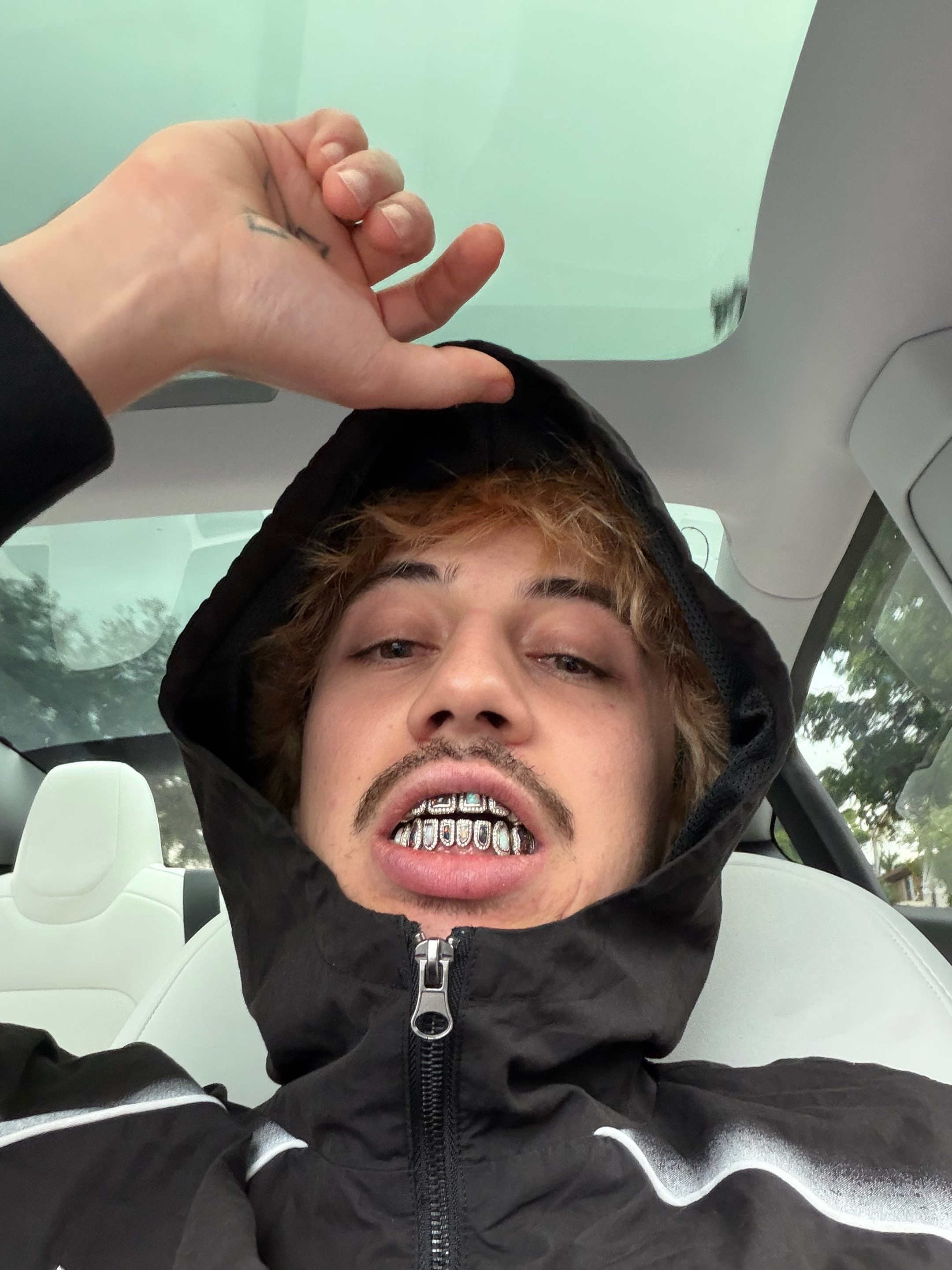 @KXLLSWXTCH