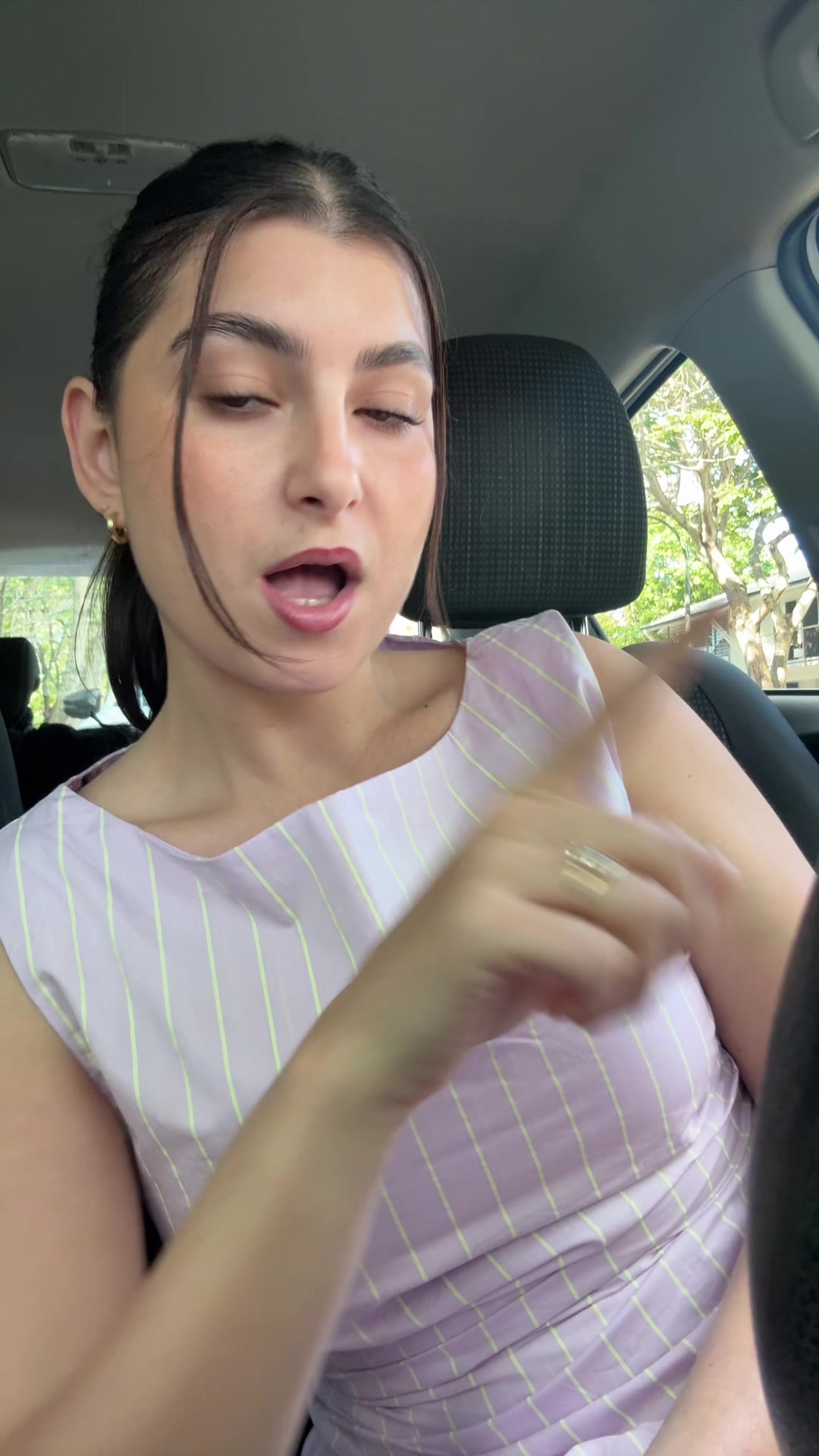 @daniela