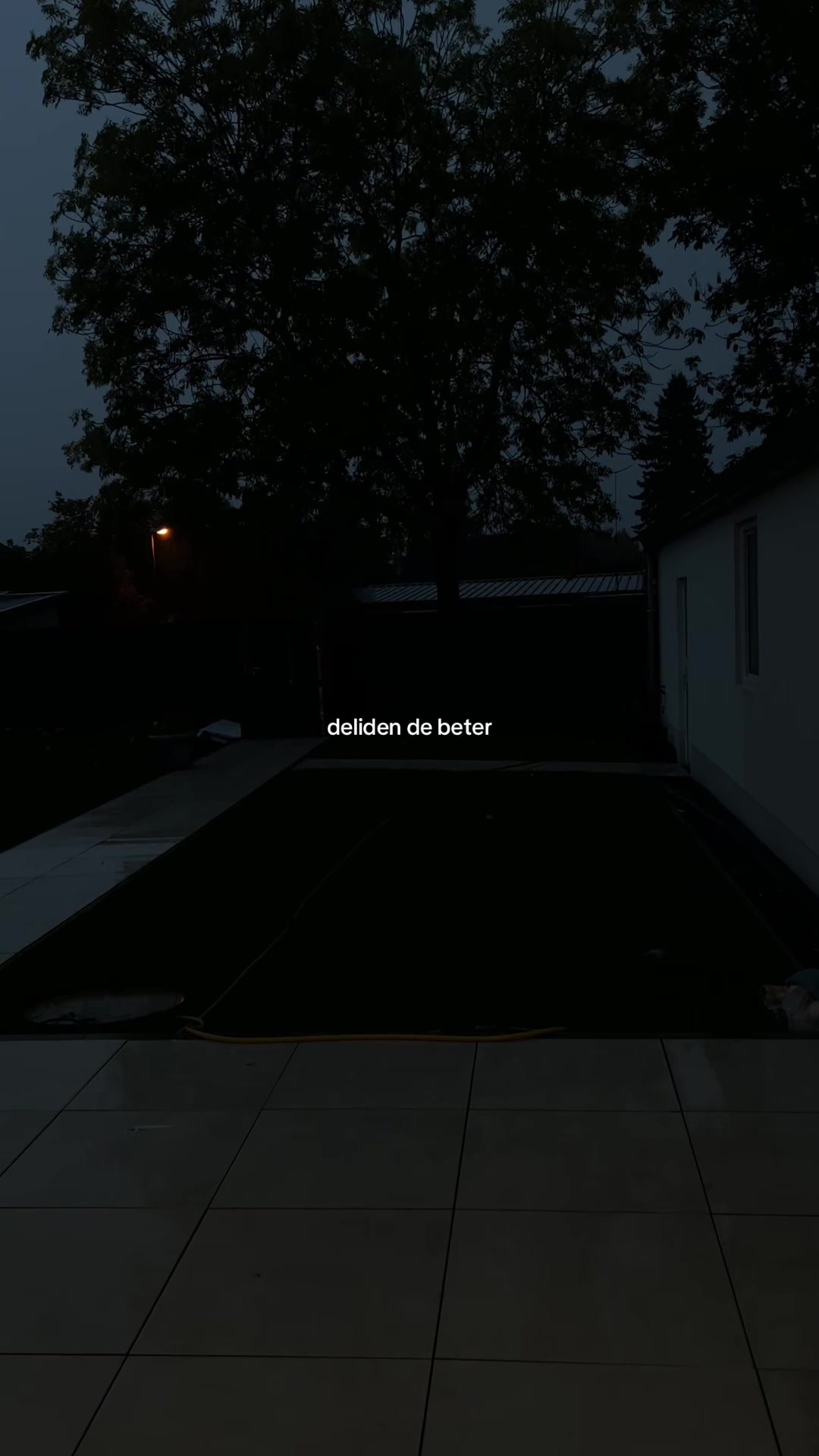 @ℰ.