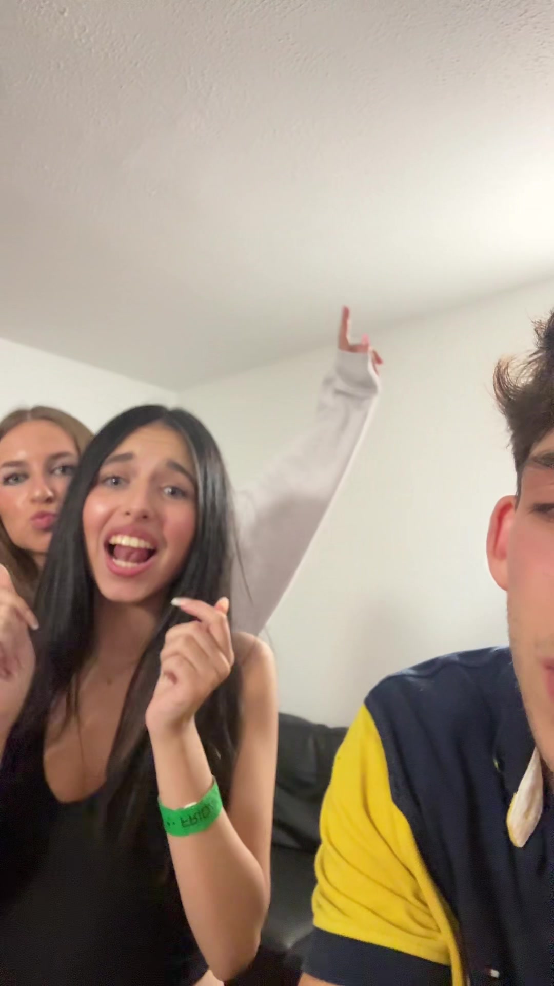 @leodisbaddies