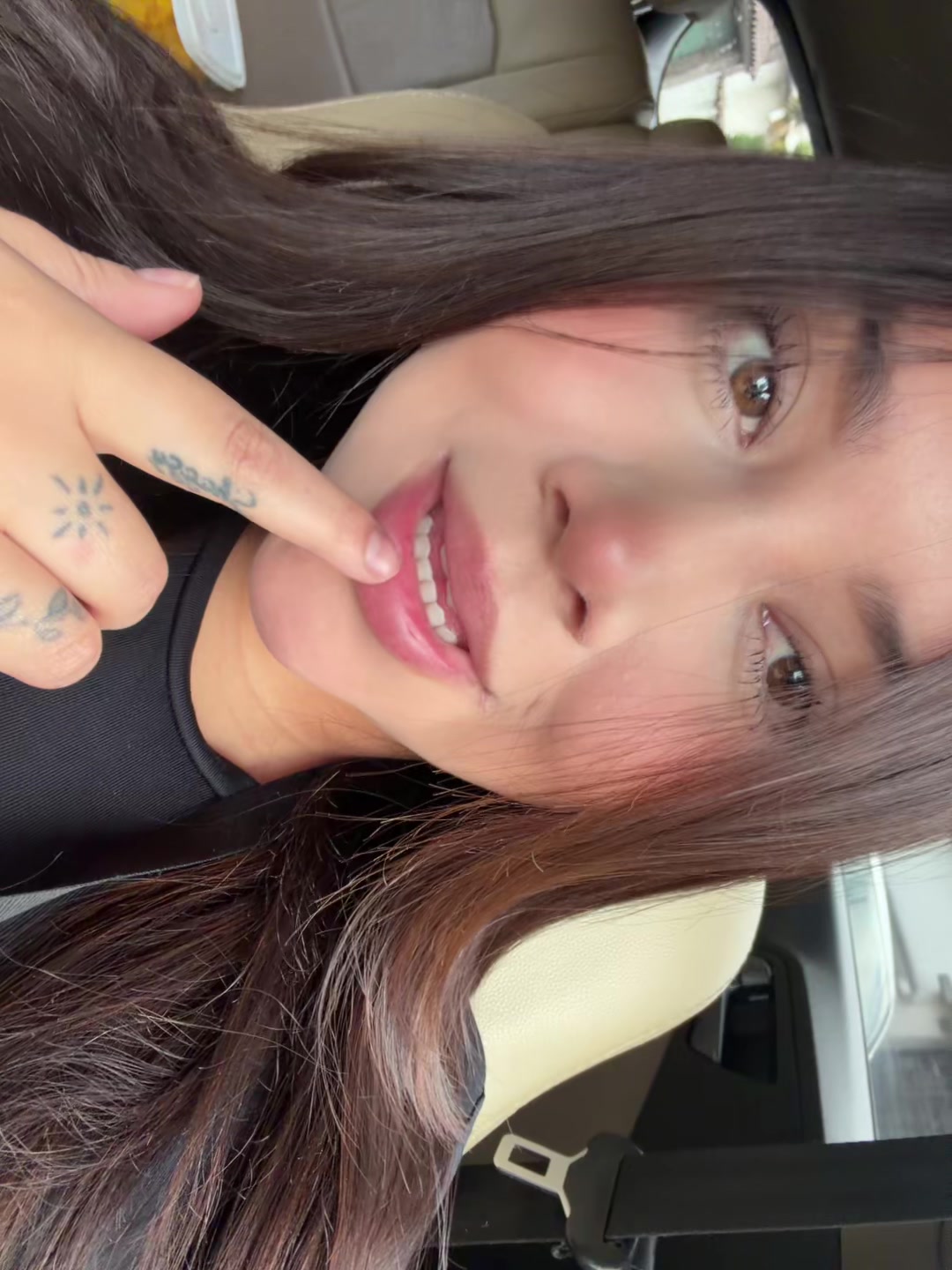 @𝑪𝒂𝒓𝒍𝒂. 𝐂