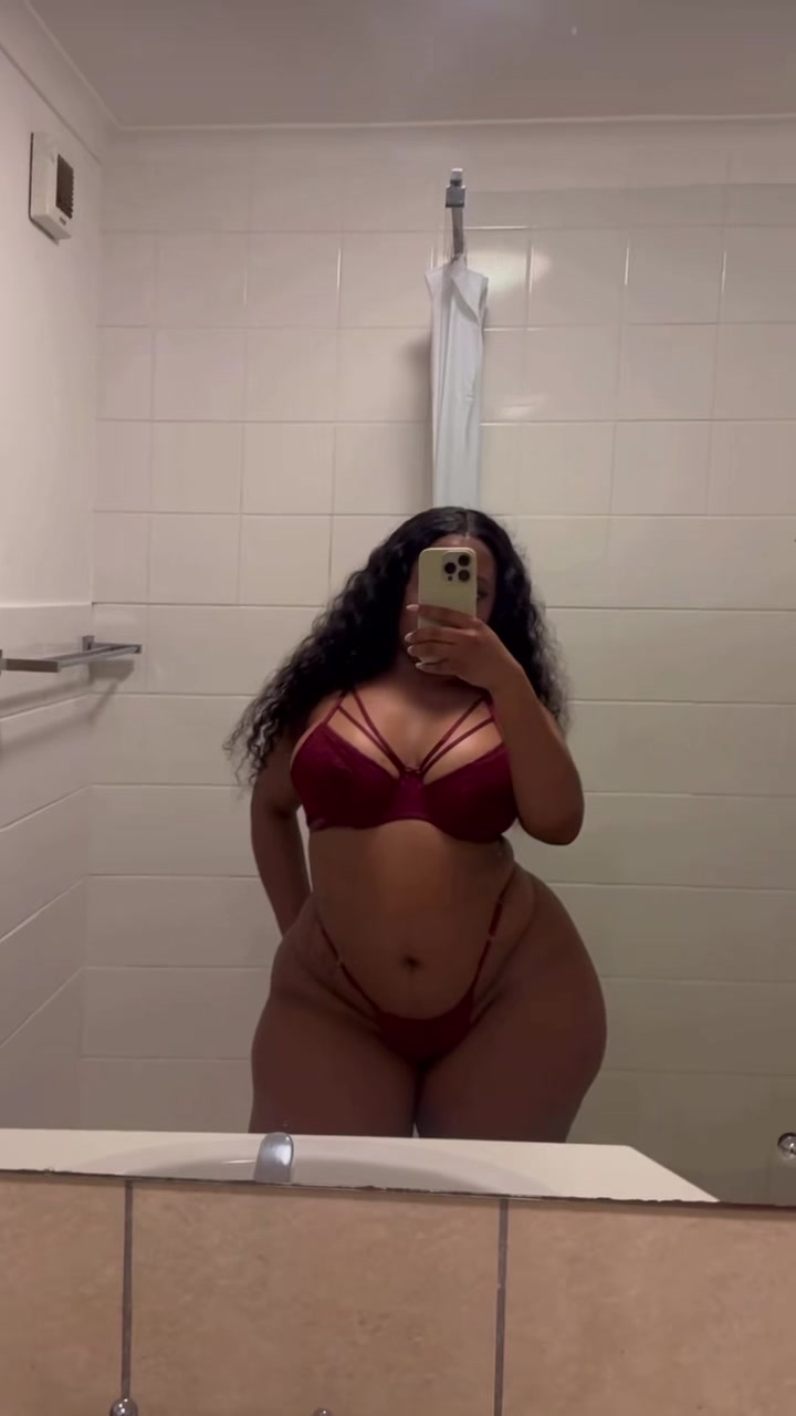 @melavue