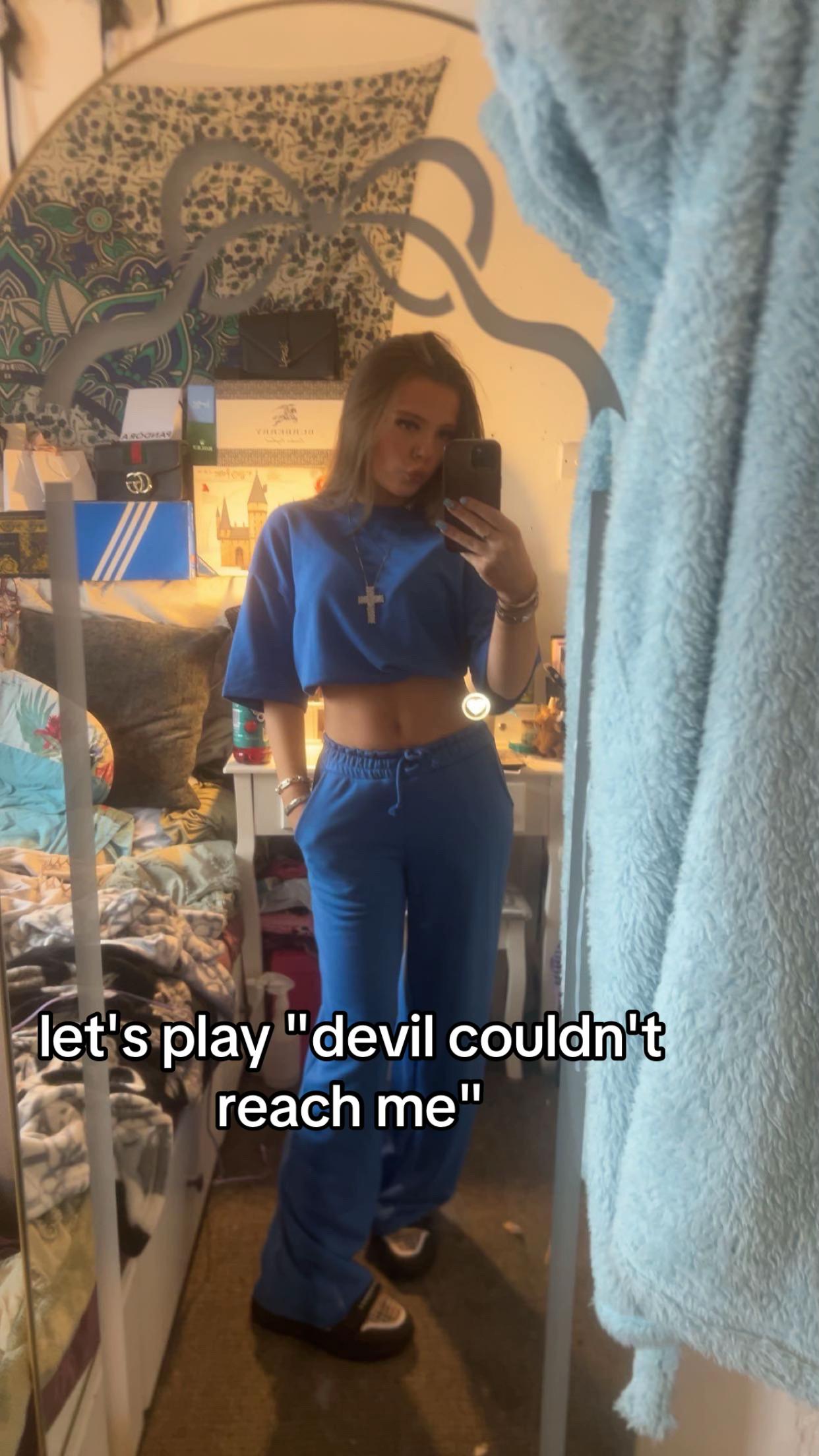 @holliesspam😝