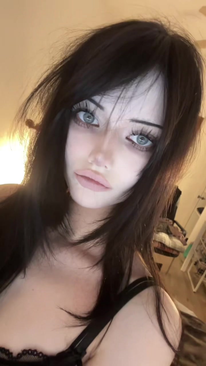 @🧛🏻&zwj;♀️