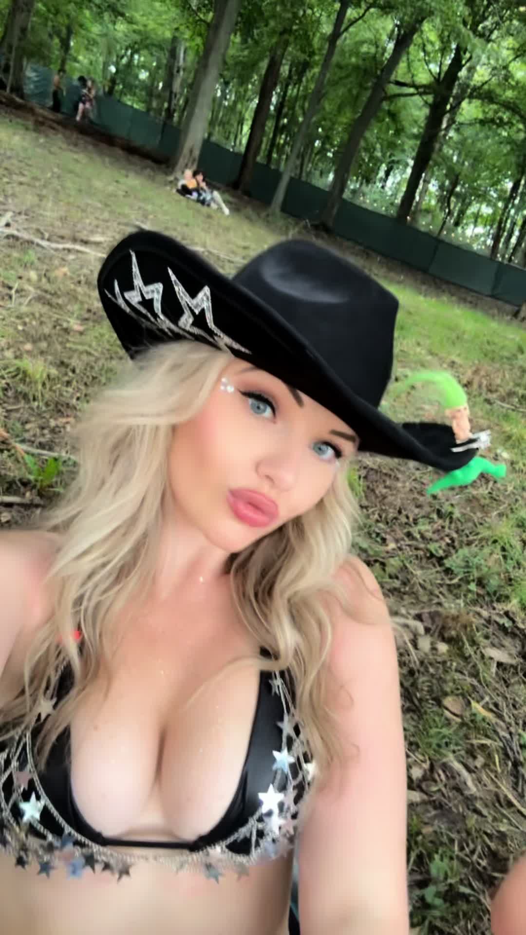 @adaywithmadison