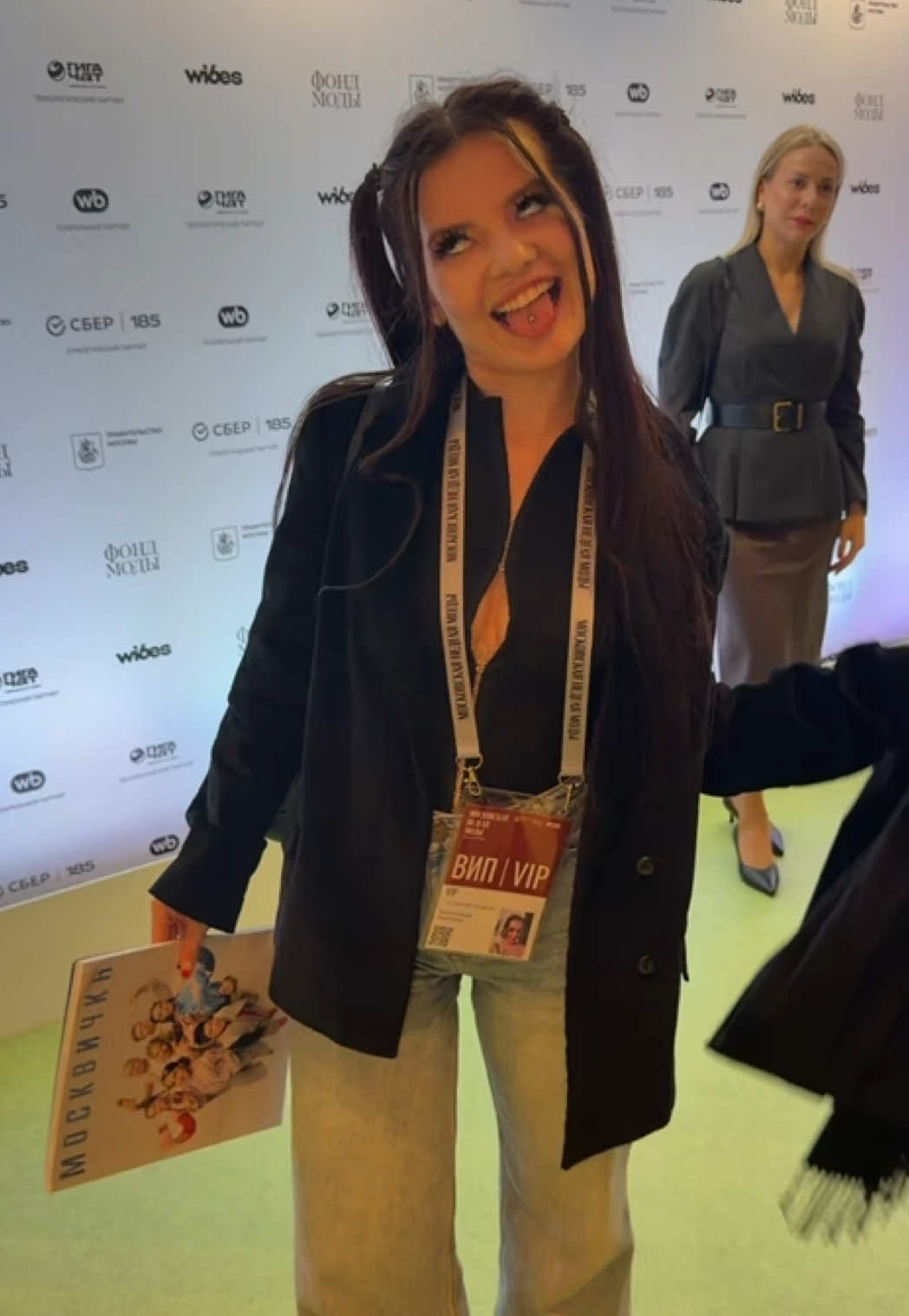 @lizivogue