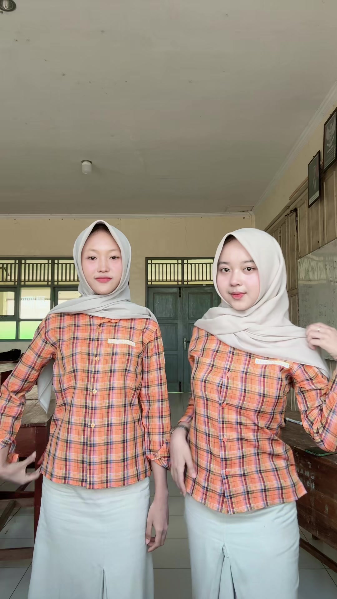 @ellysaa