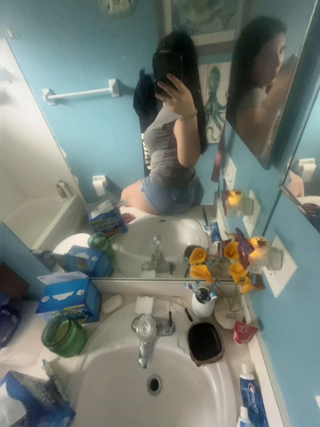@YounghoandqueensPromo
