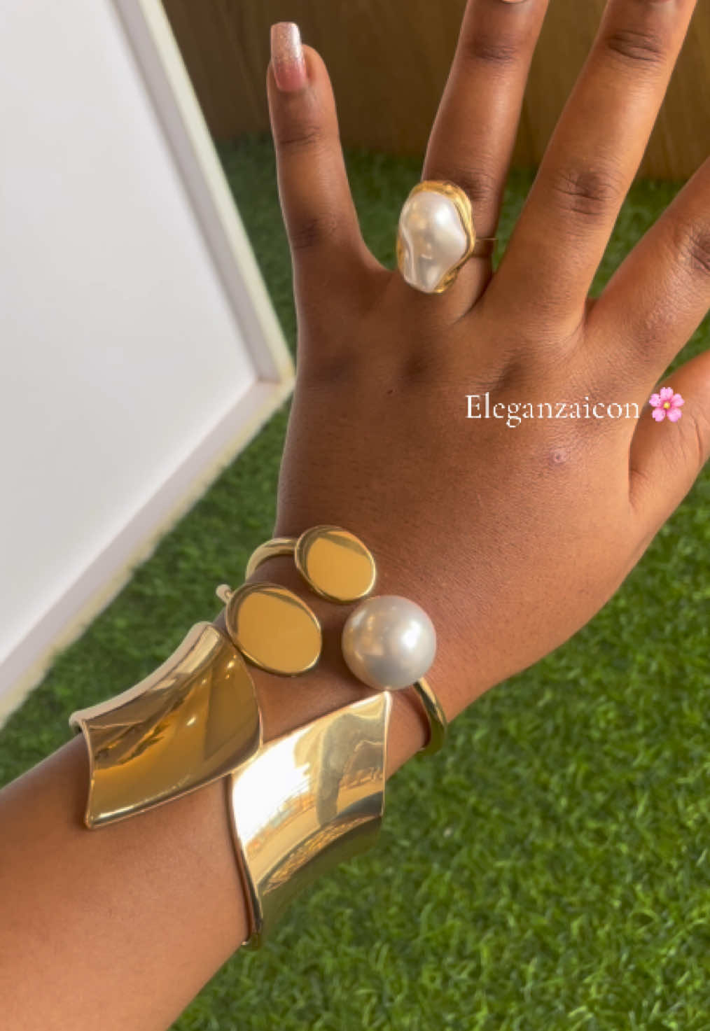 @ELEGANZAicon-jewelry/bag/heels