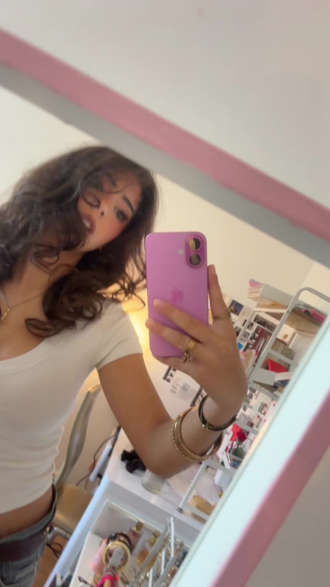@whooooischarlotte