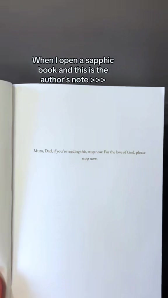 @Lisa J Evans sapphic author ⚢
