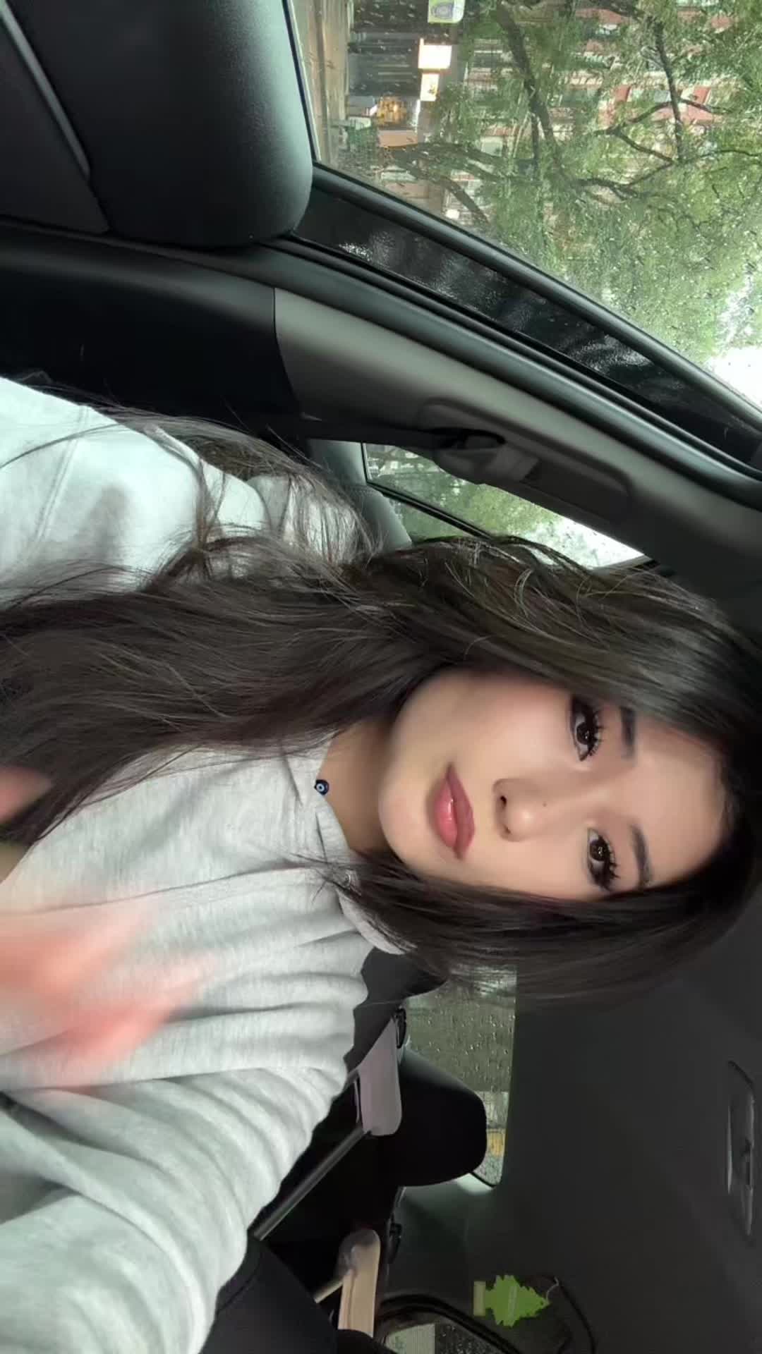 @minëk