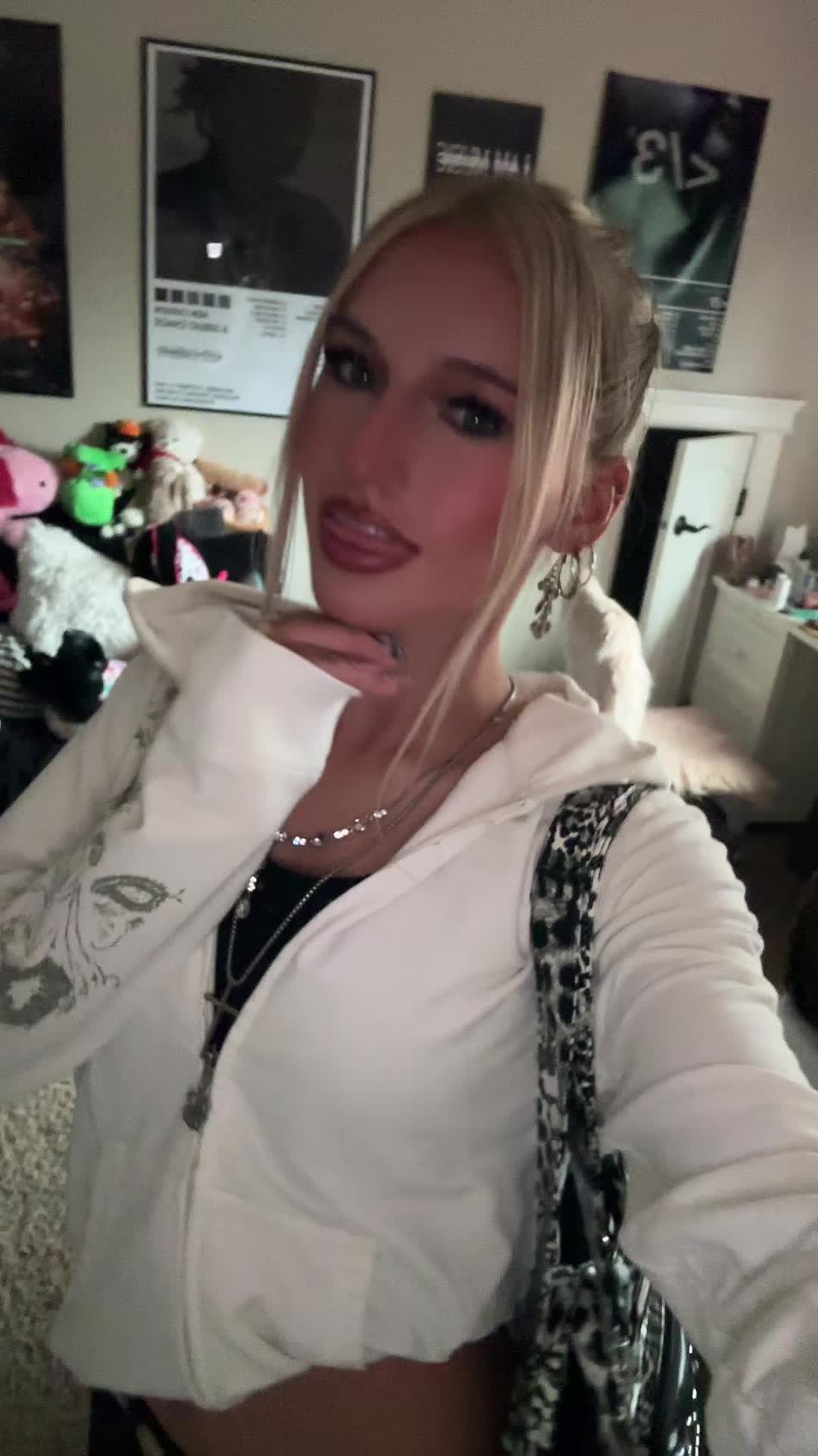 @.carleygardenhour