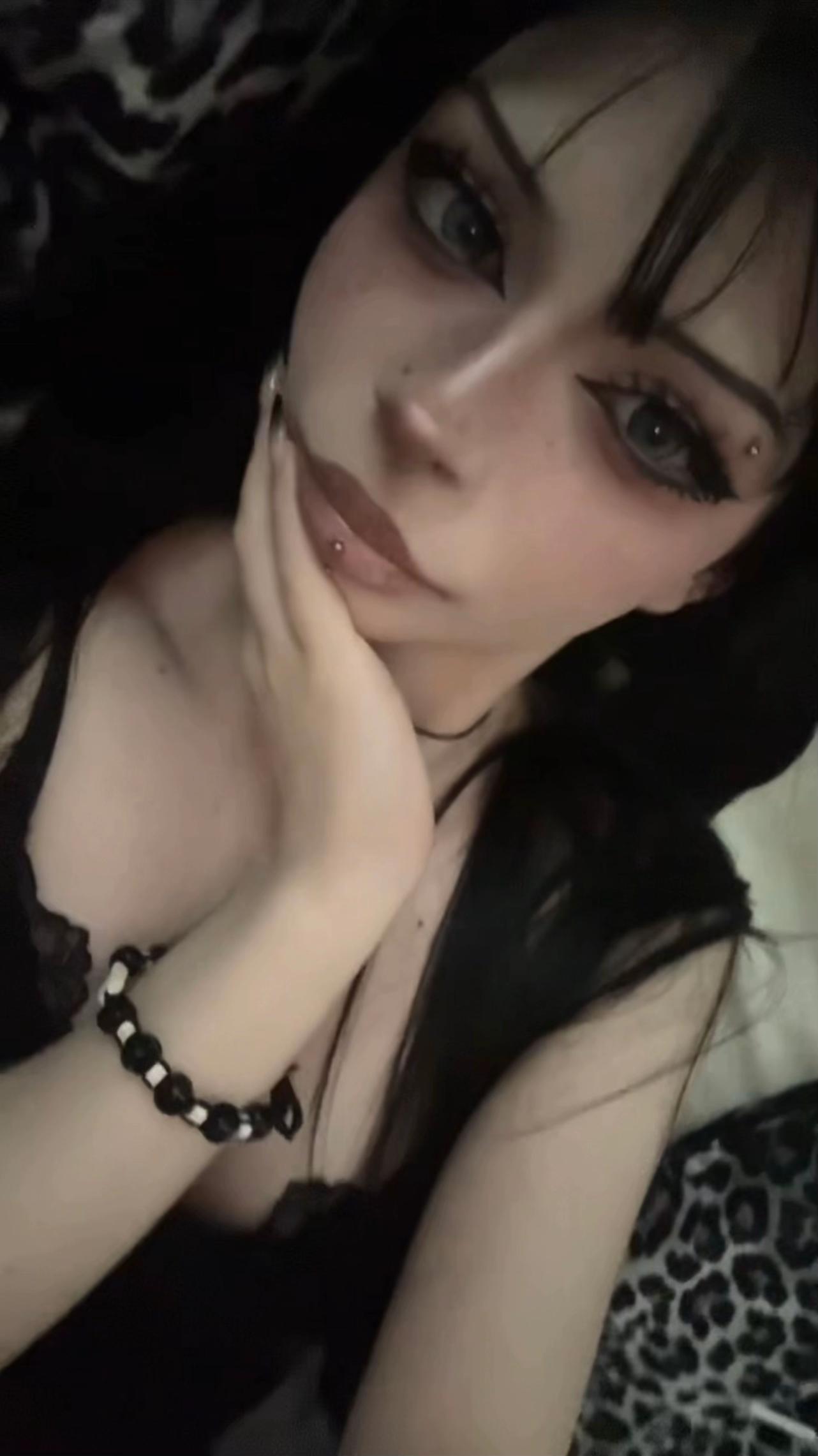 @melikenaz