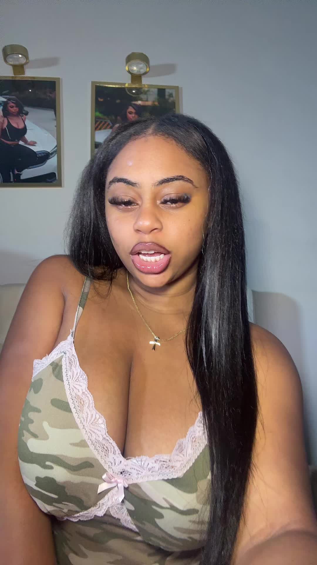 @Kaylalebomb ✨