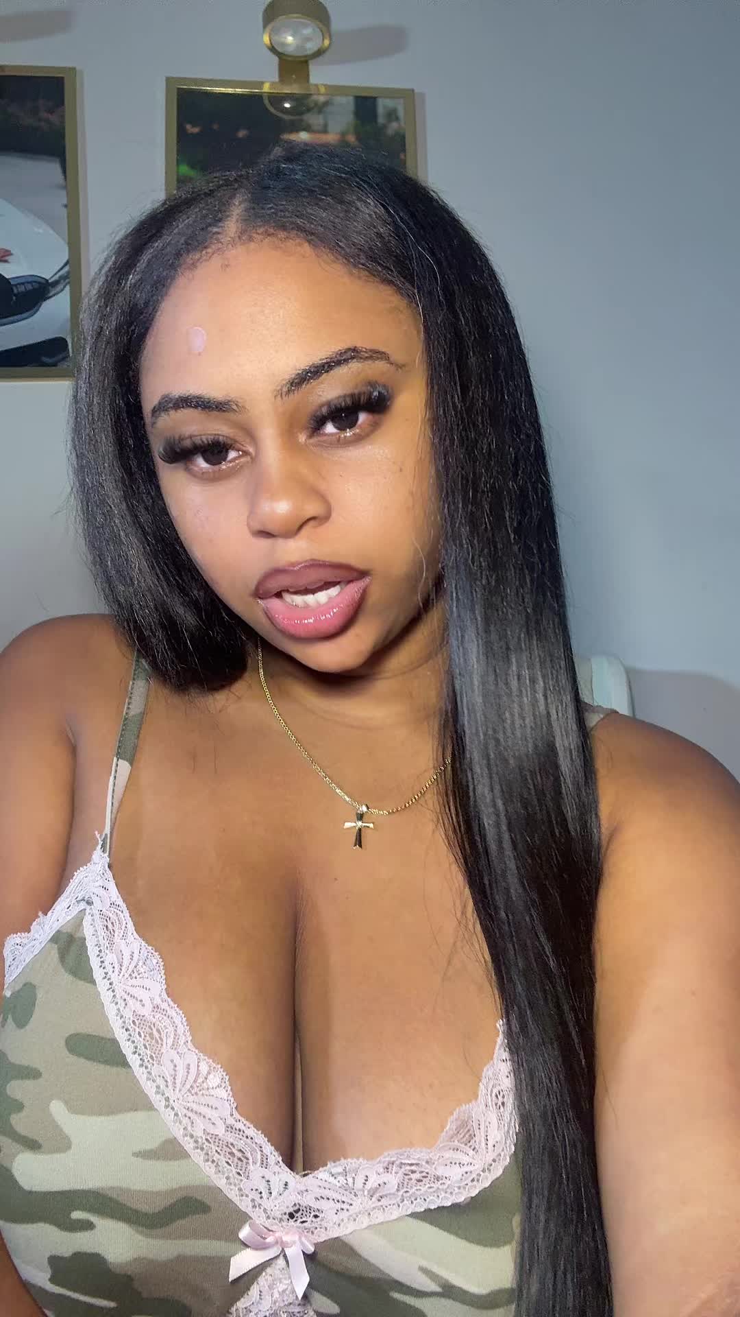@Kaylalebomb ✨