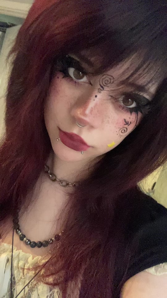 @Lilaloopsy