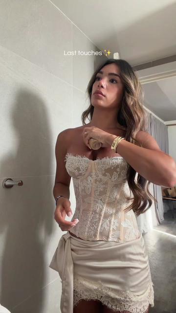 @ellishakarim_