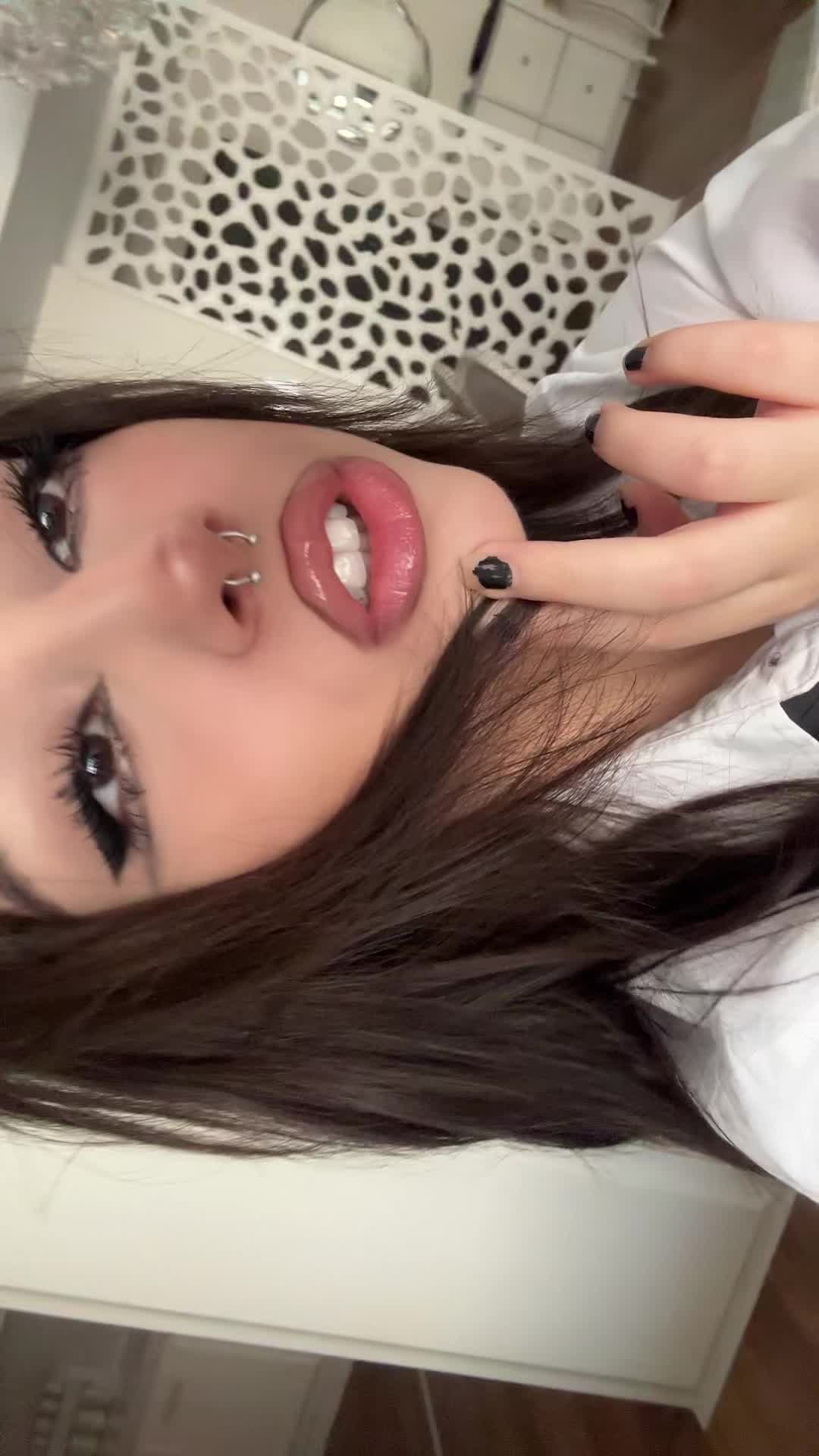 @thegirlnextdoor