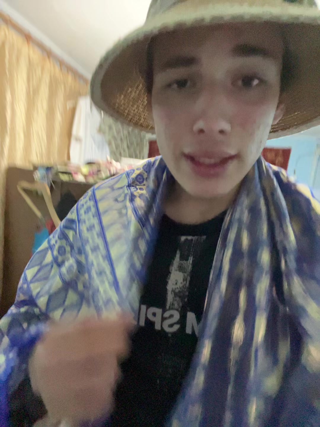 @Крейзи боб 😐