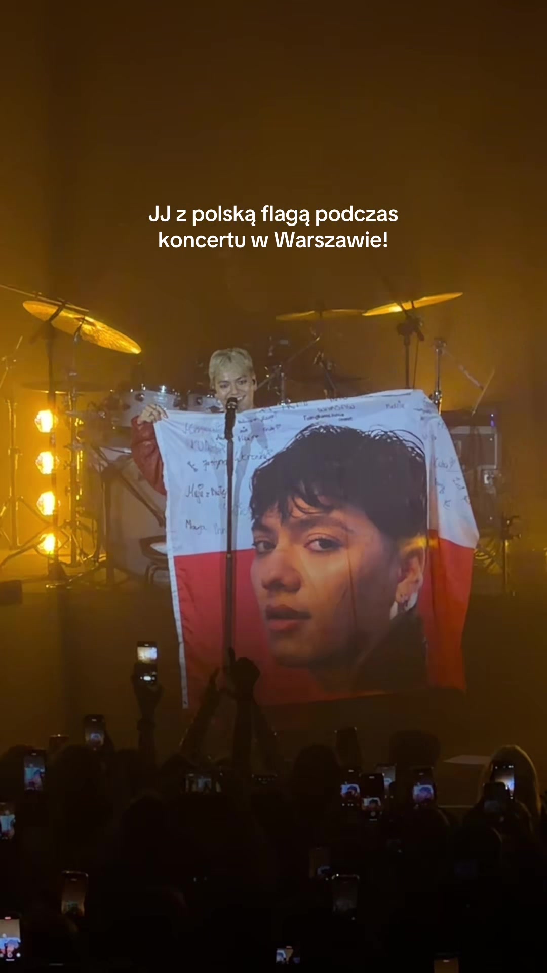@Warner Music Poland