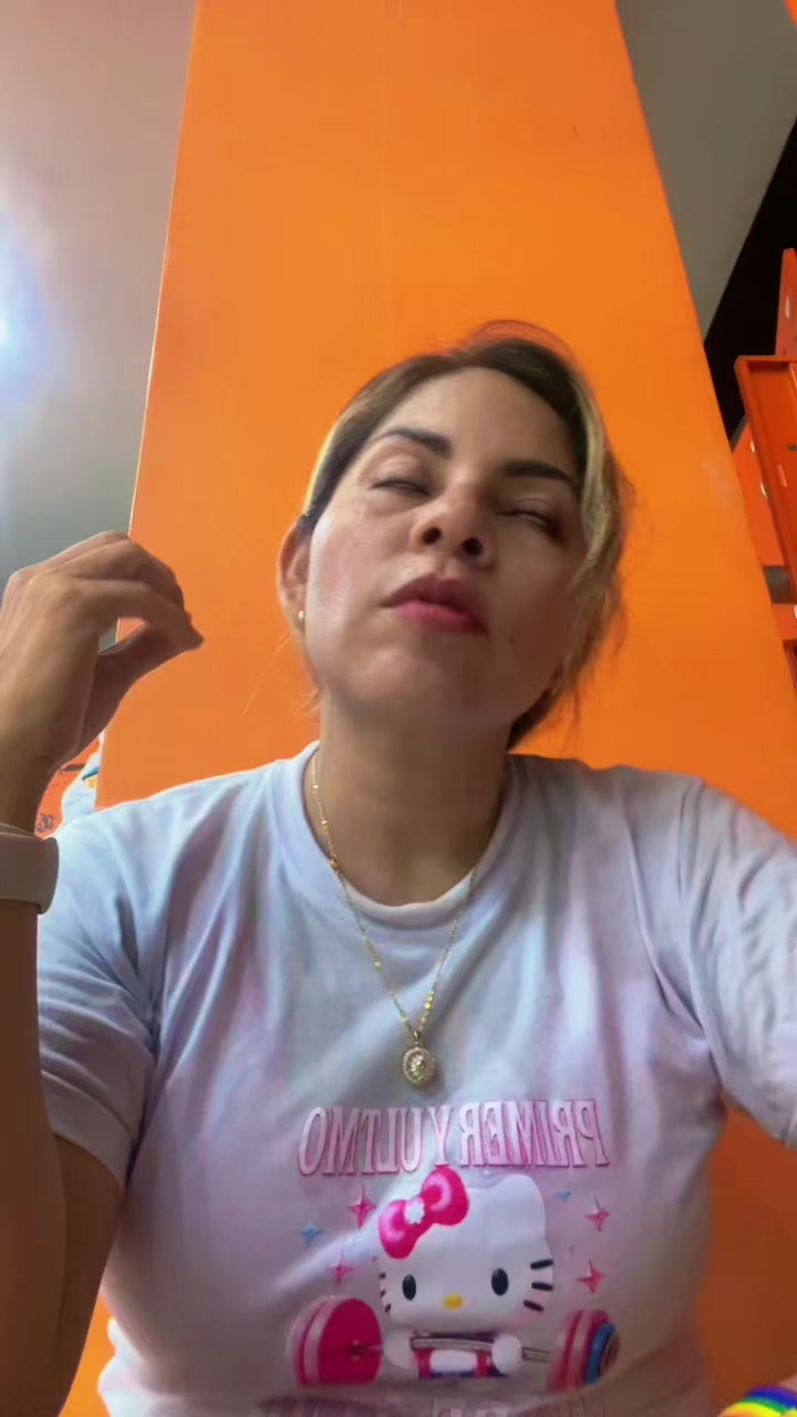 @Mía Gia 🌈🩷💜