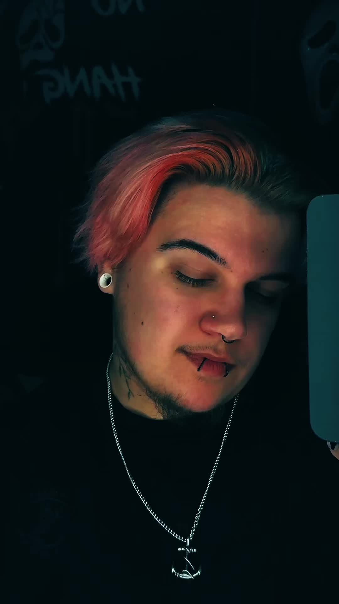 @Elliot🥀