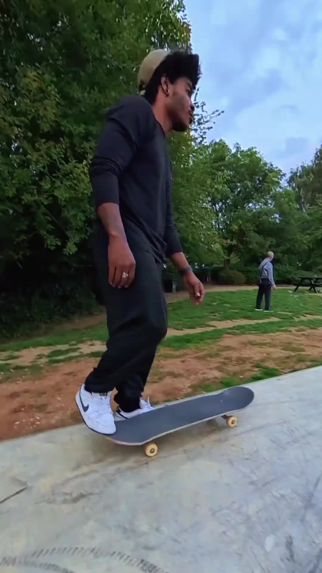 @💚🖤🛼Gazzaonsk8s⛸️🖤💚