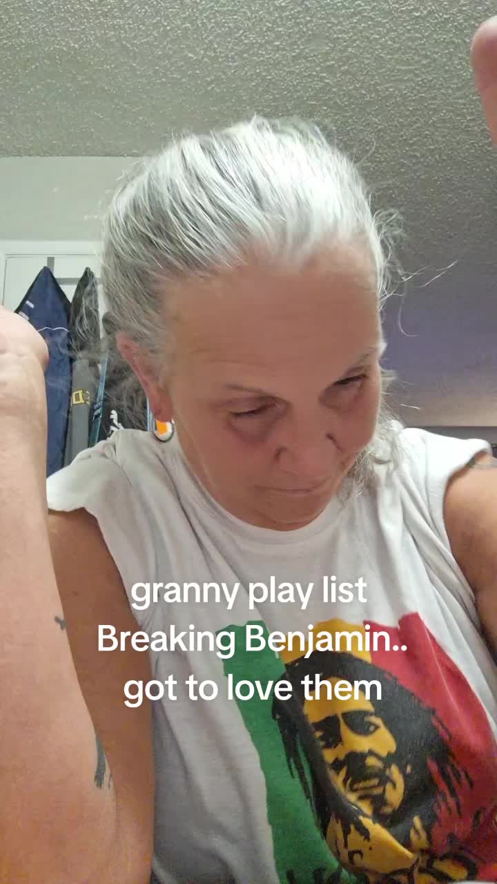 @granny at kitchen table 🎼🎵❌️