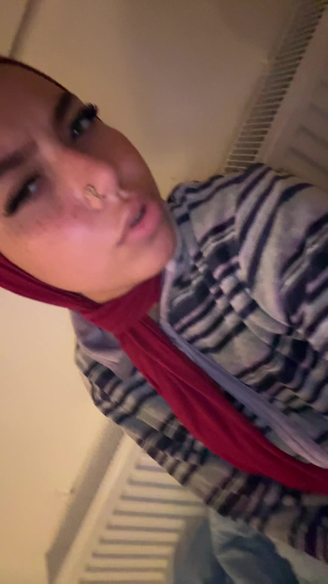 @<33