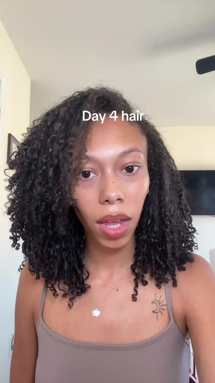 @AYSIA NICOLE