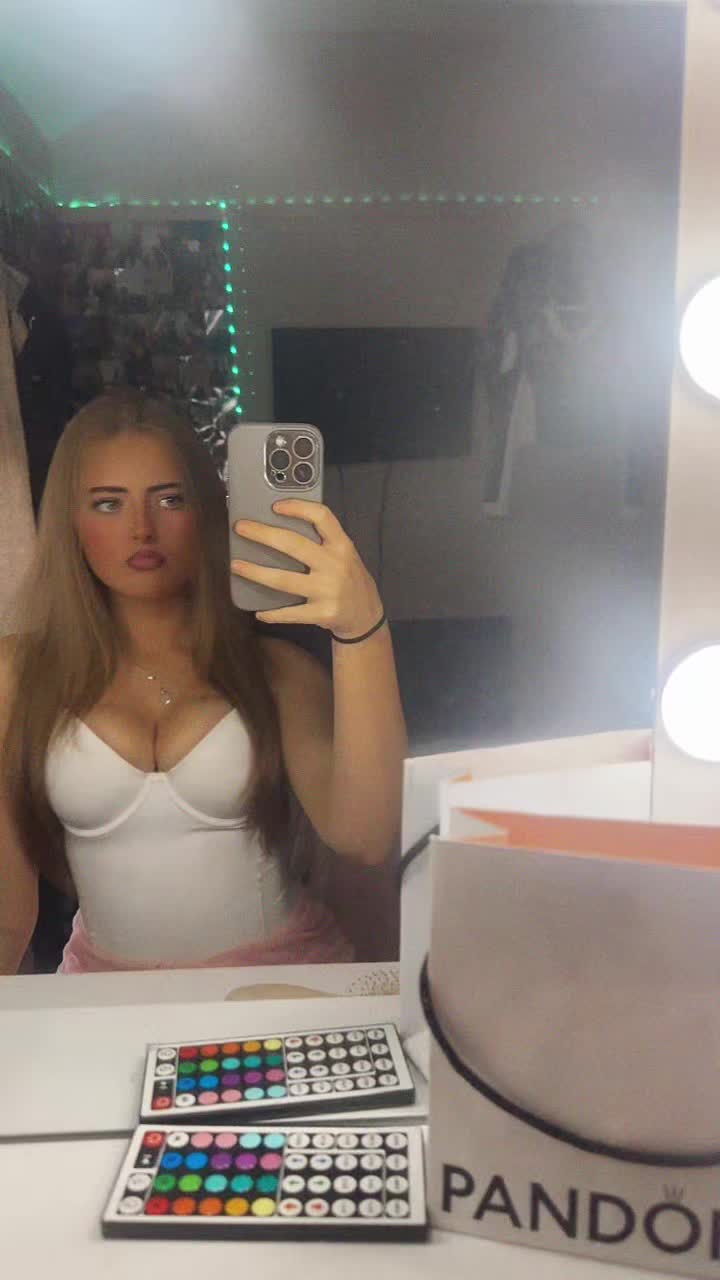 @sienna lee