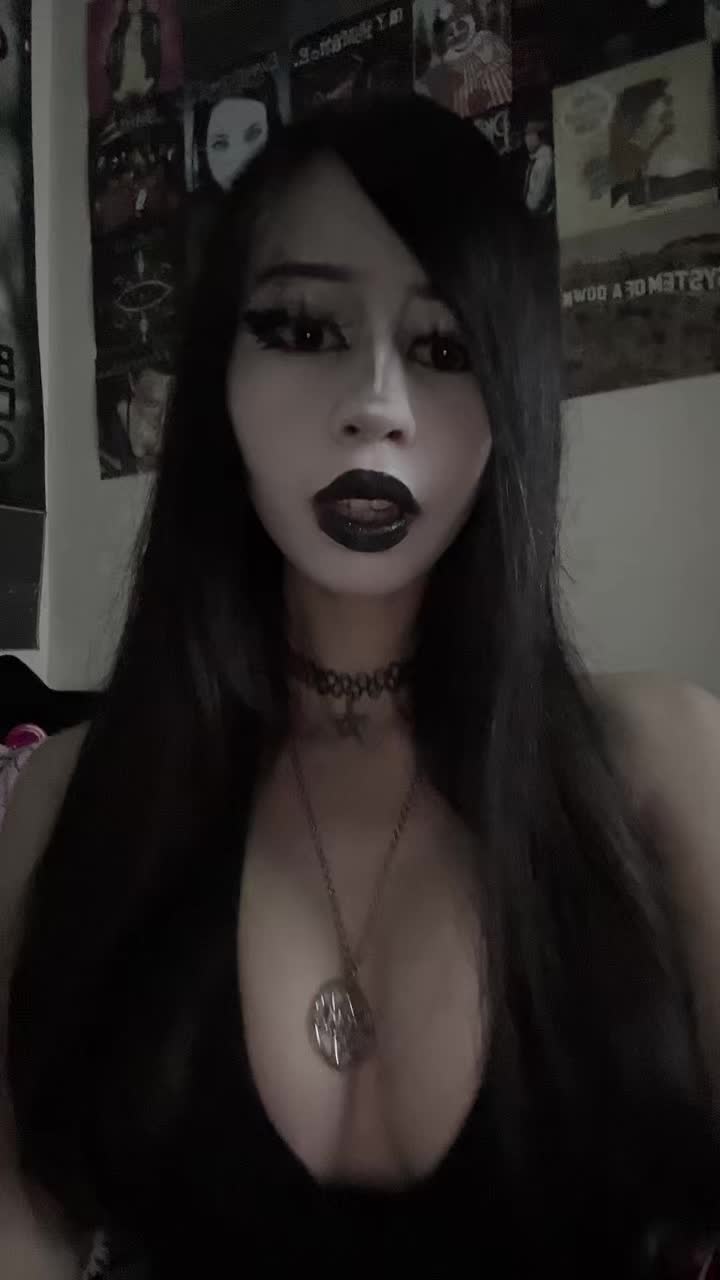 @𝔇𝔞𝔫𝔦𝔢𝔩𝔩𝔞 🧛🏻&zwj;♀️🦇