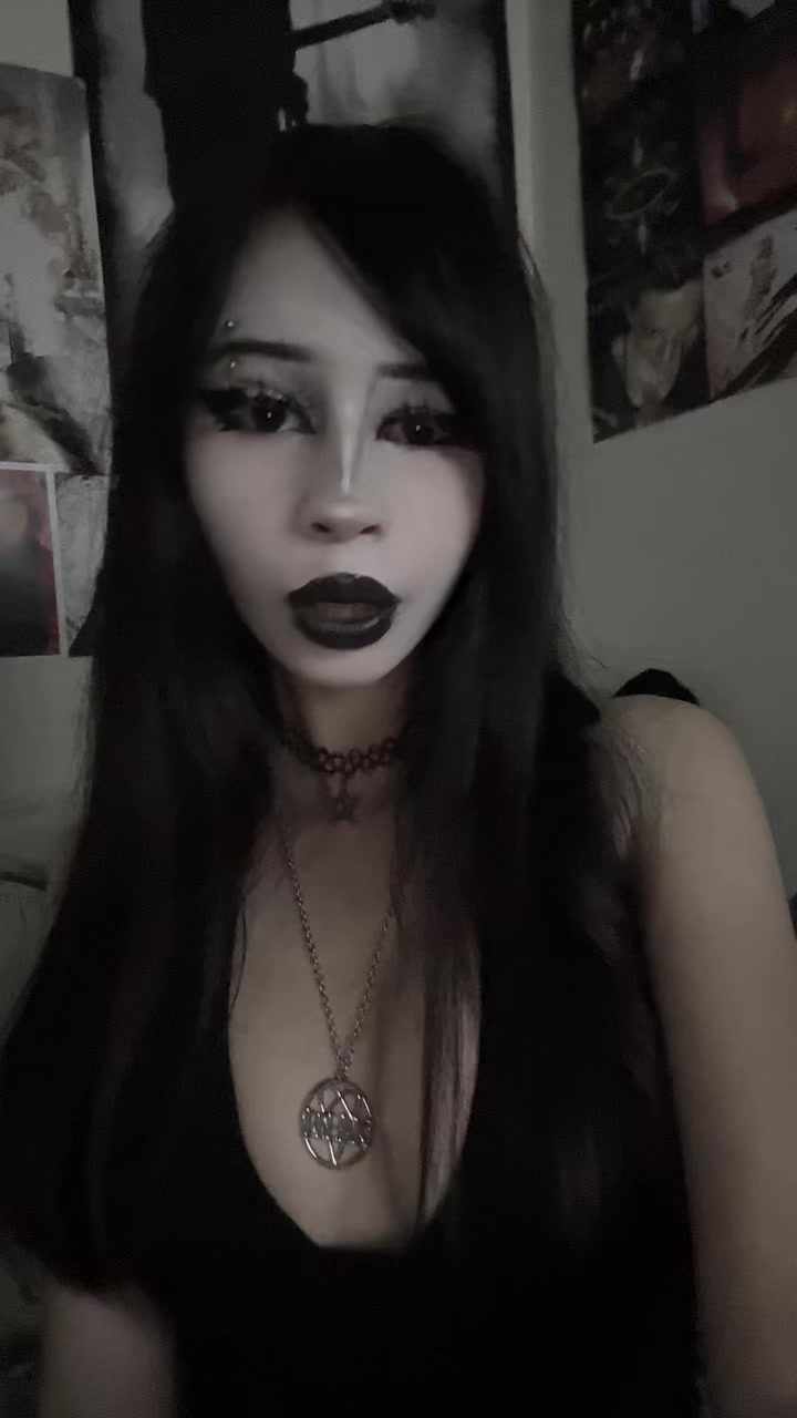 @𝔇𝔞𝔫𝔦𝔢𝔩𝔩𝔞 🧛🏻&zwj;♀️🦇