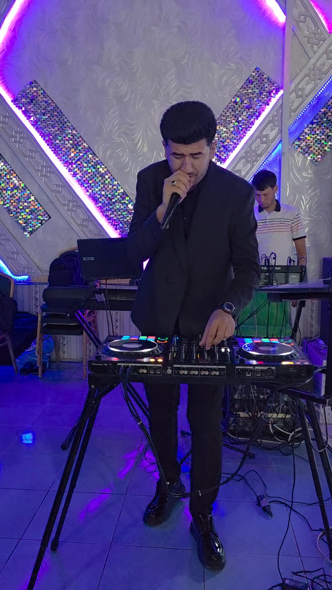 @DJ HeNiX