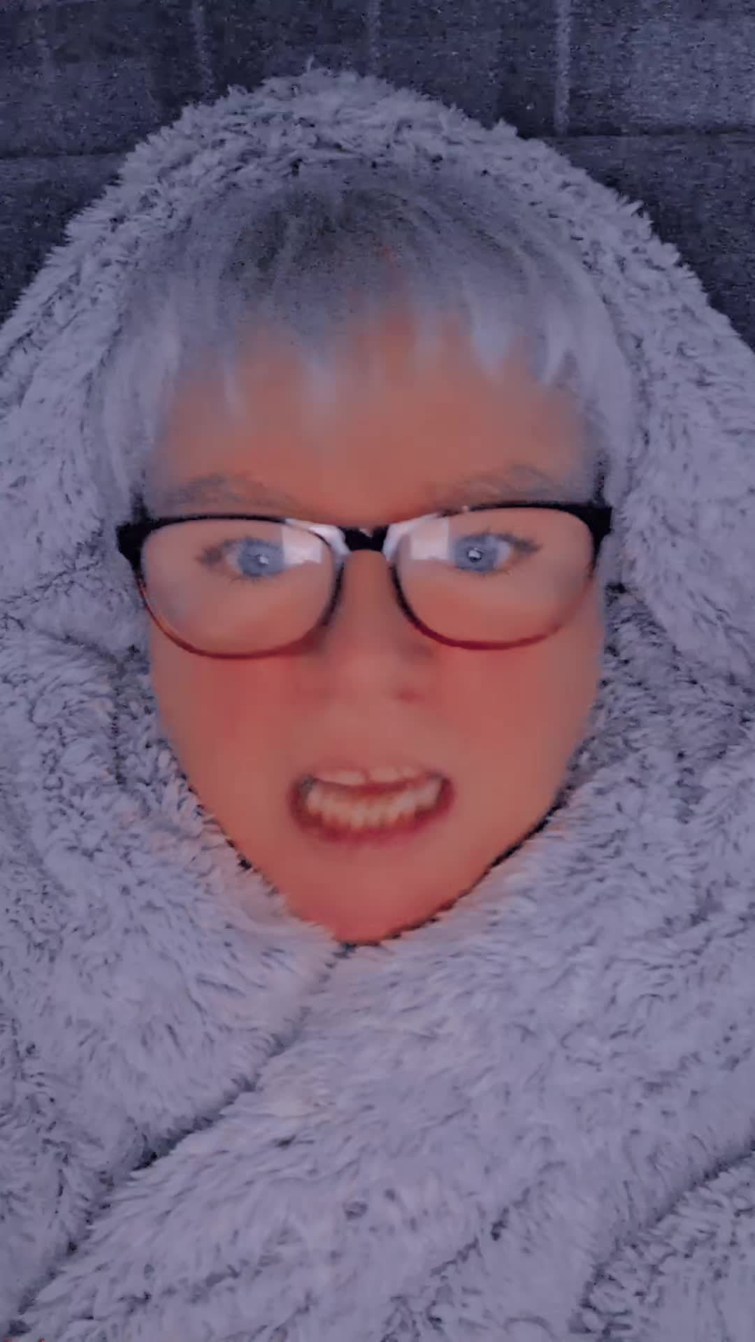 @Itsmedeedee