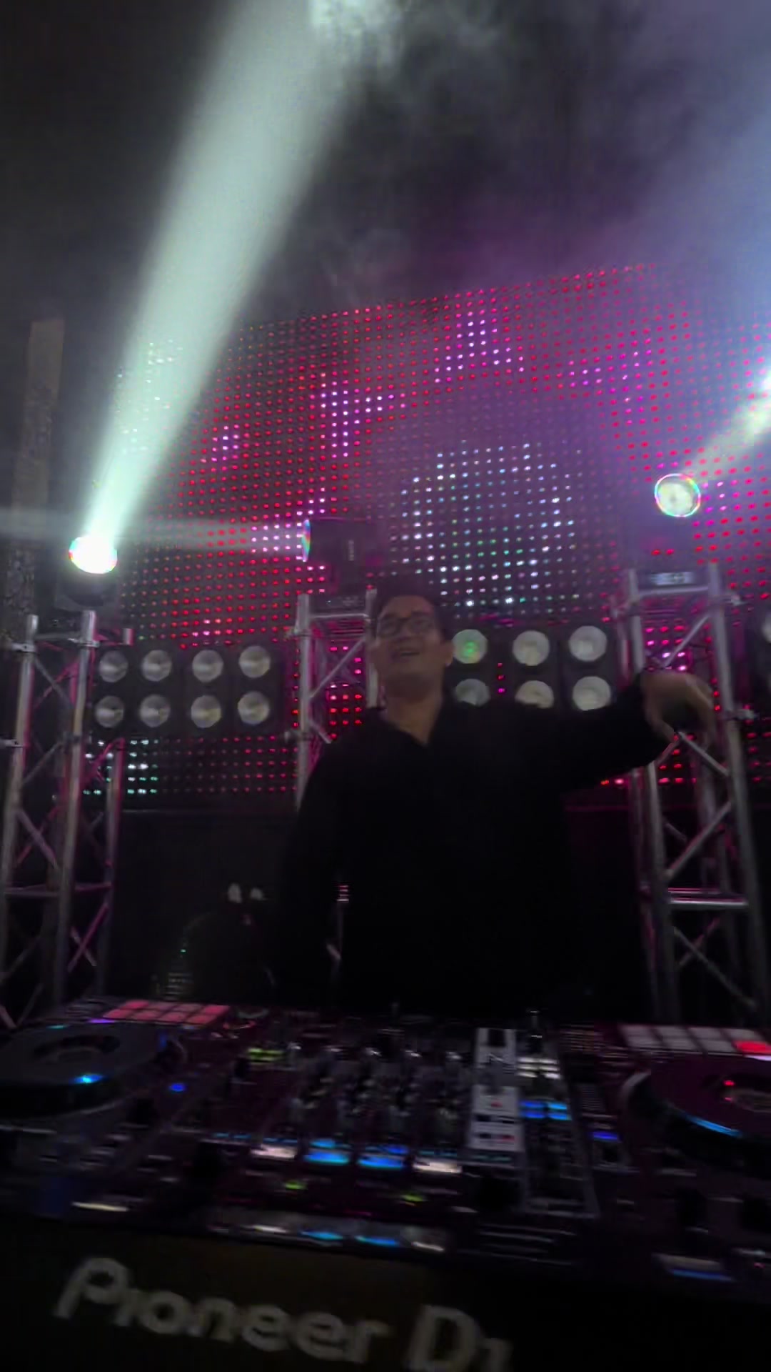 @DJ Gowshut