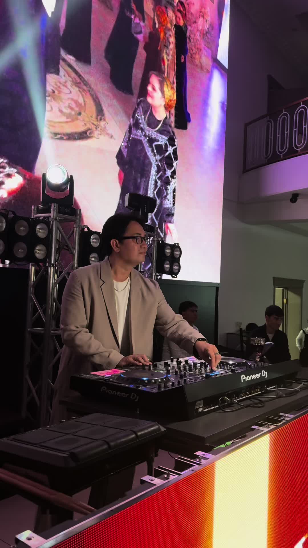 @DJ Gowshut
