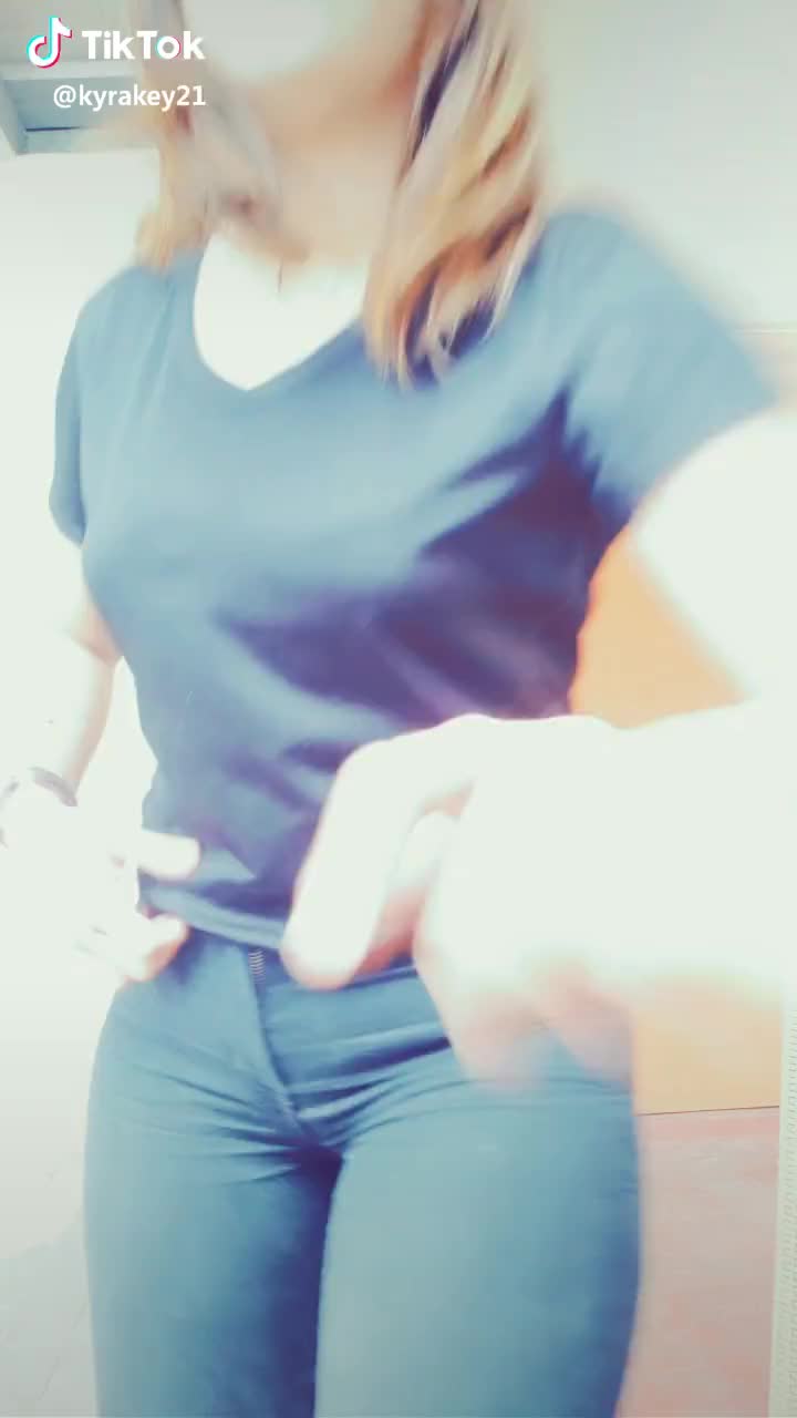 @TOTAL TIGHT JEANS