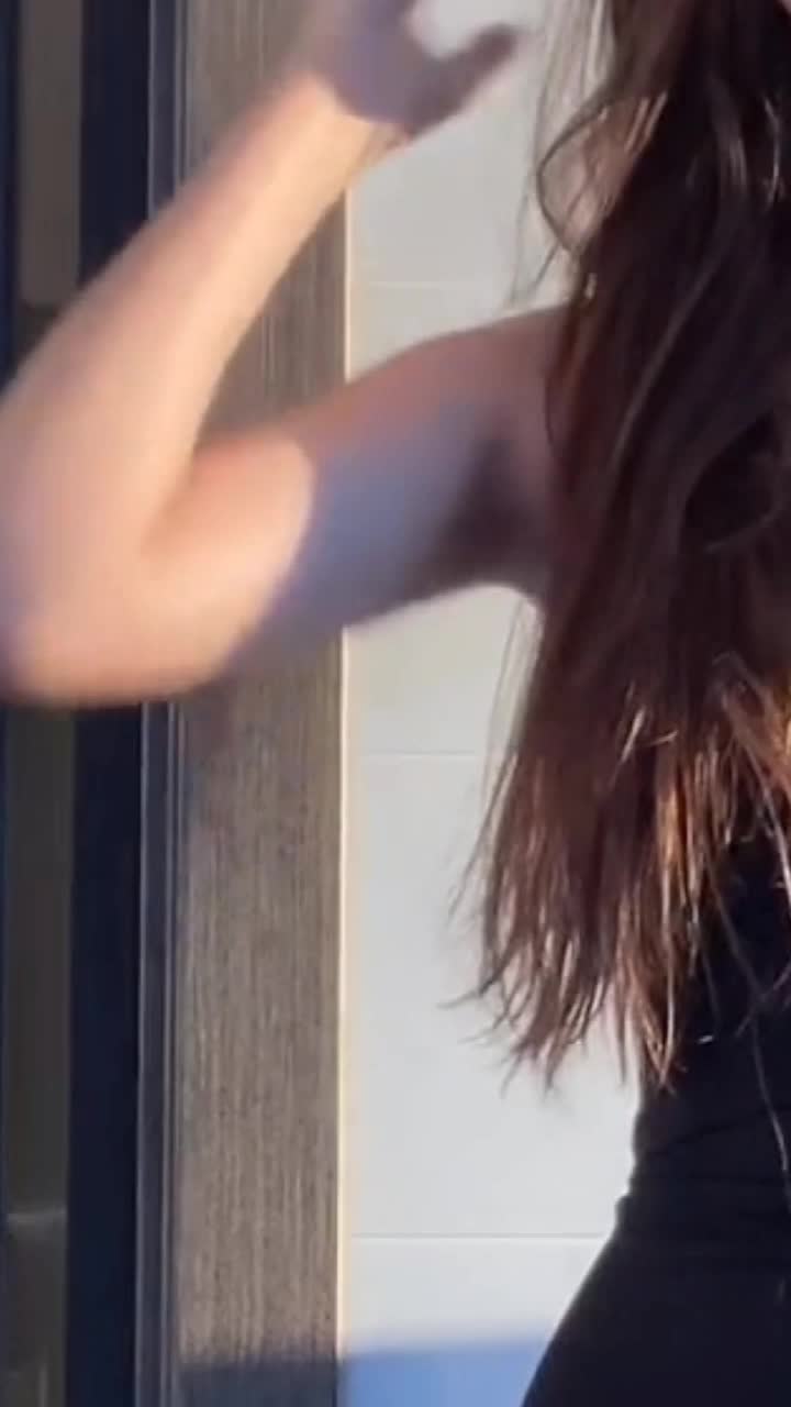 @<33