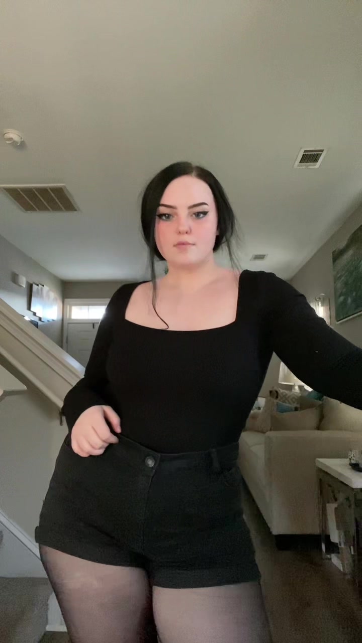 @𝔫𝔞𝔳𝔦 🖤🕸️