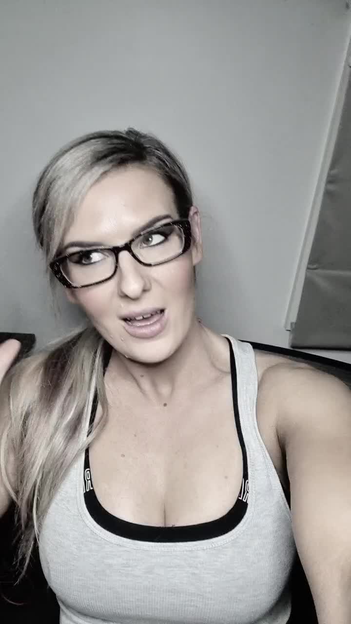 @stephieleesmith