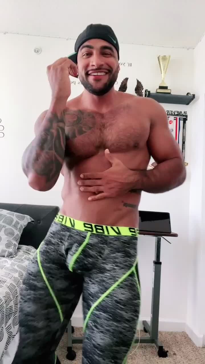 @JohnnyDiezFit