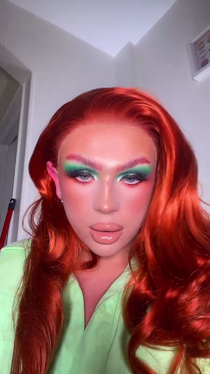 @MakeupAaron