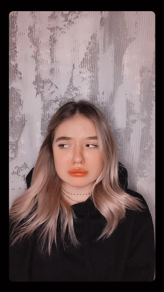 @arozvadovska_