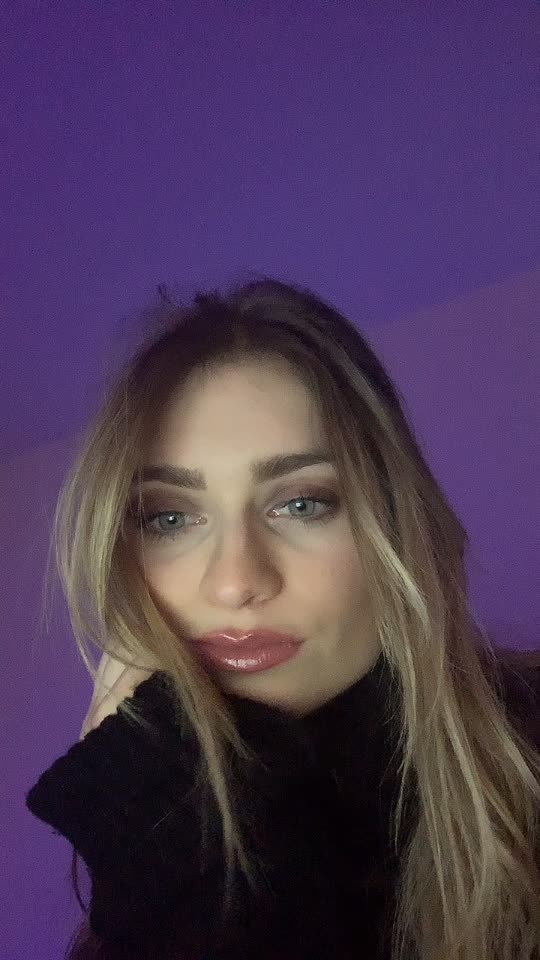 @La blonde aux yeux bleus