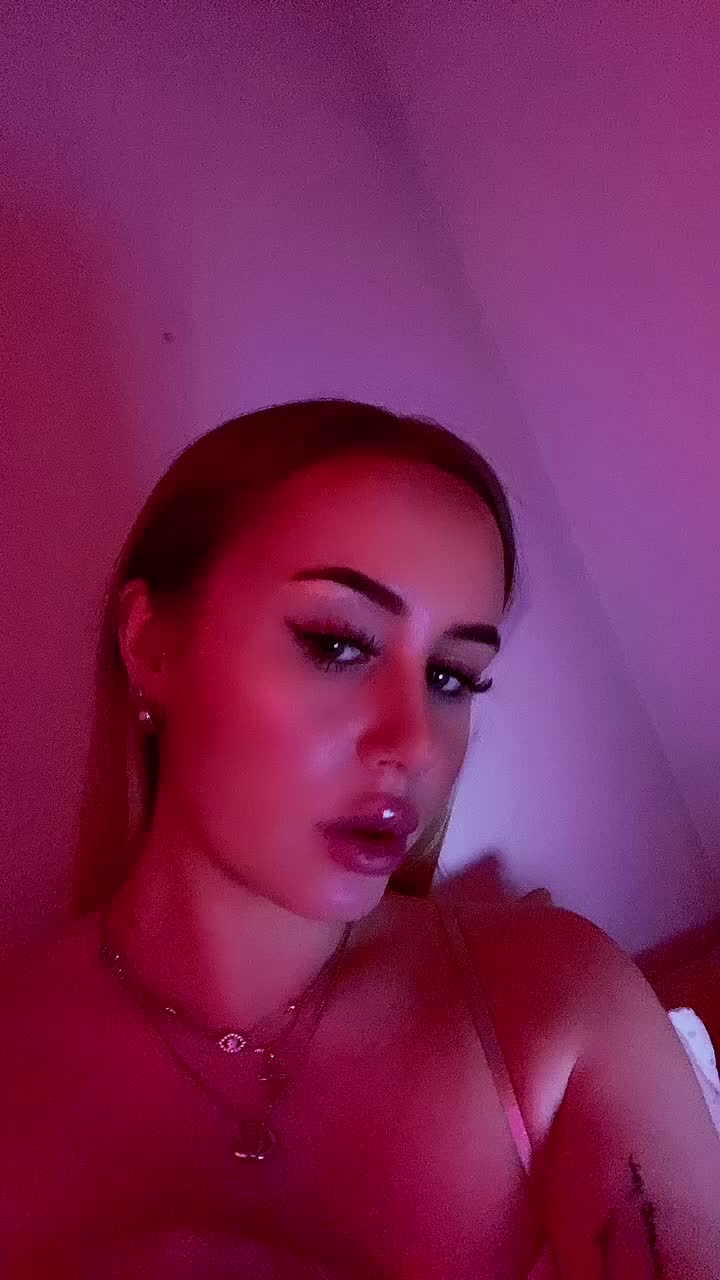 @Ur fav blondie<3